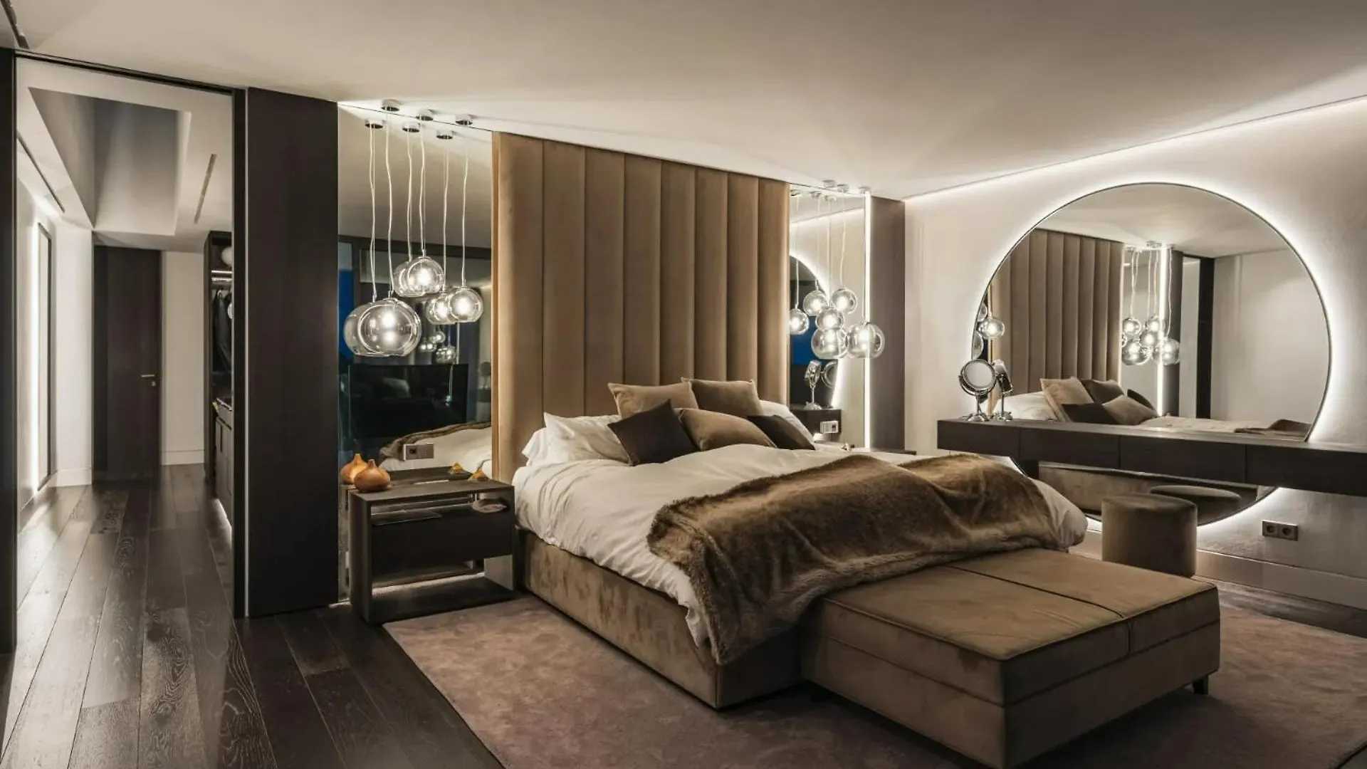 別荘 Villa Budapest エステポナ スペイン